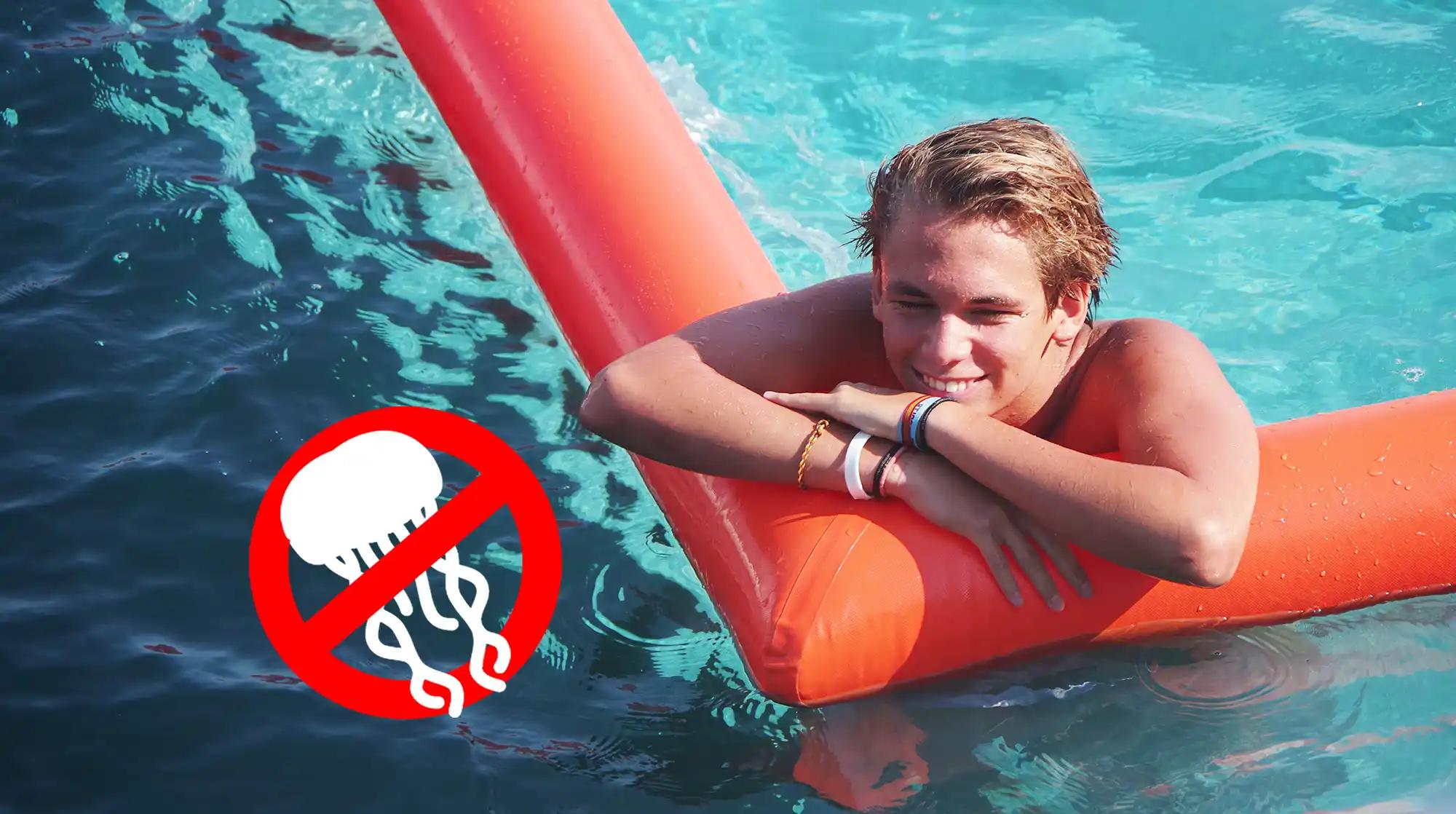 Inflatable jellyfish protection pool for yachts — AntijellyfishPool